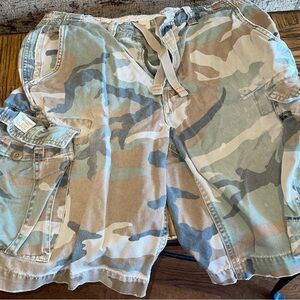 Men’s 30 American Eagle Distressed Grunge Camo Cargo Shorts